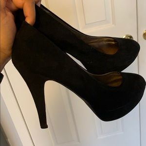 Black Velvet Pumps